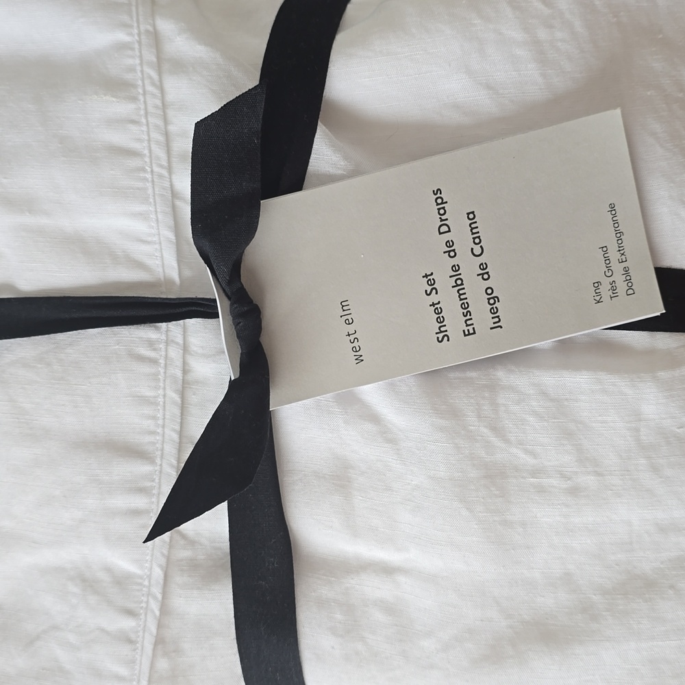 West Elm Signature TENCELtm Linen Sheet Set, King ,White, Retail Price $299.00US - Picture 10 of 16